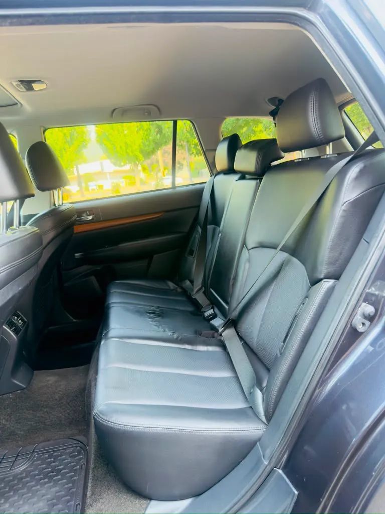 Used 2013 Subaru Outback 2.5i Limited w/ Moonroof Pkg AWD/4WD image 10
