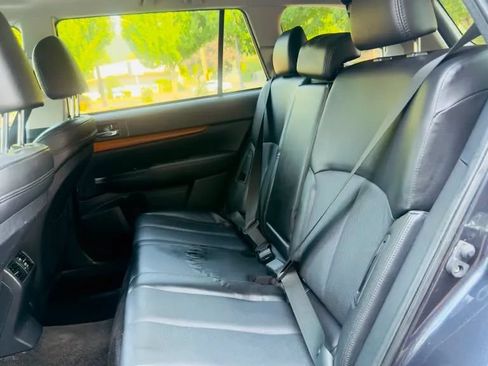 Used 2013 Subaru Outback 2.5i Limited w/ Moonroof Pkg AWD/4WD image 10