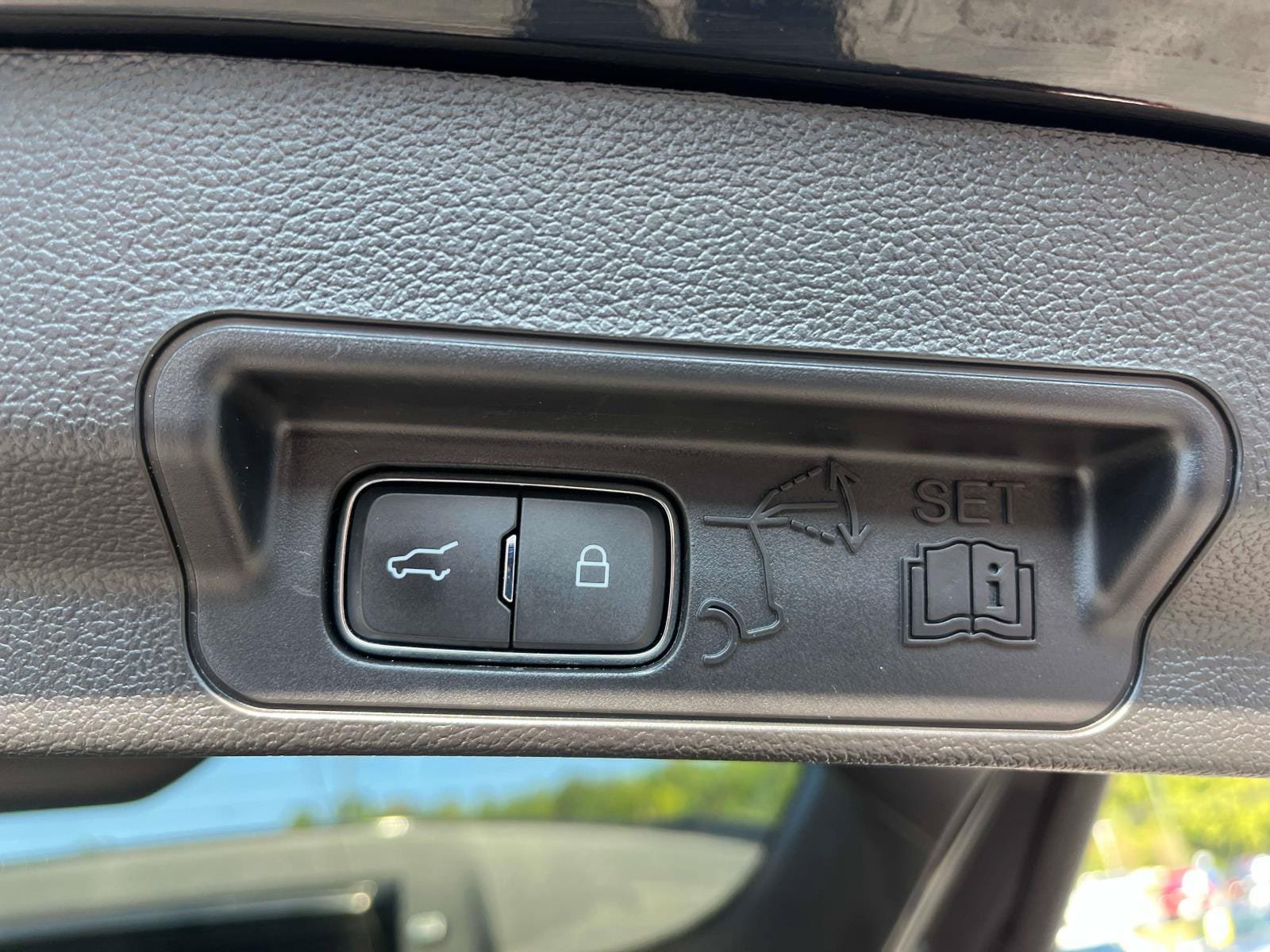 Used 2021 Ford Explorer XLT RWD image 23