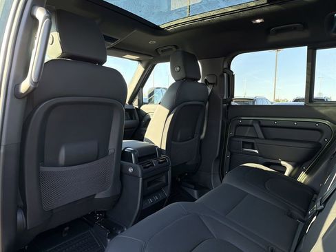 New 2026 Land Rover Defender 110 X-Dynamic SE image 11
