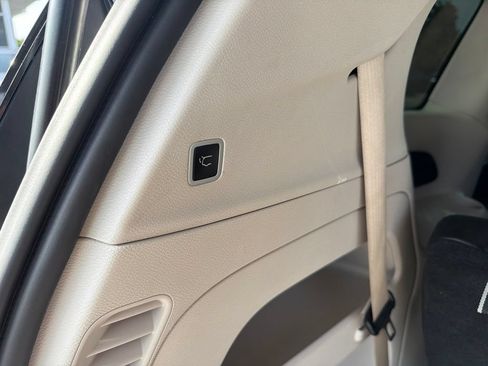 Used 2023 Chrysler Pacifica Touring-L FWD image 26