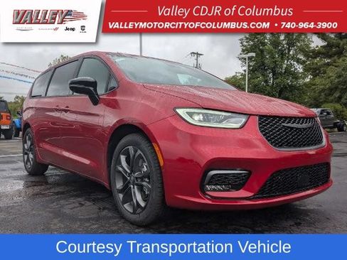New 2026 Chrysler Pacifica Select FWD image 1