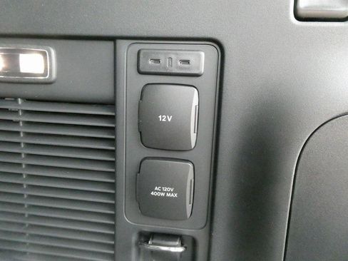 New 2025 Ford Expedition Active image 19