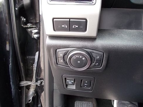 Used 2019 Ford F150 Lariat w/ Equipment Group 502A Luxury image 17