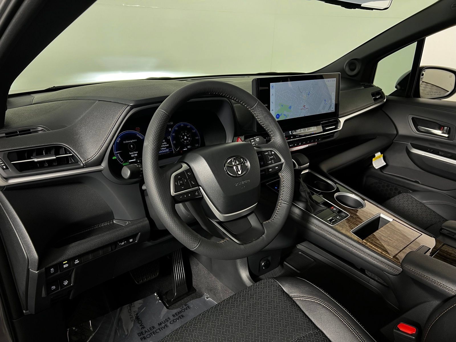 Used 2026 Toyota Sienna Limited FWD image 12