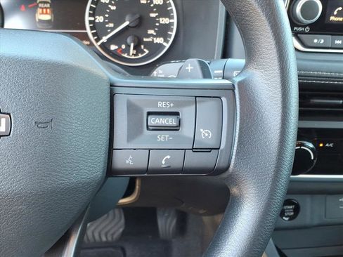 Used 2025 Nissan Rogue S image 18