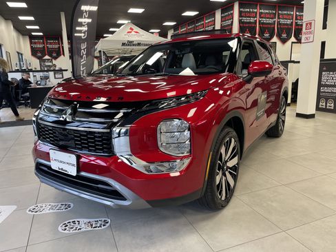 New 2026 Mitsubishi Outlander SE image 3