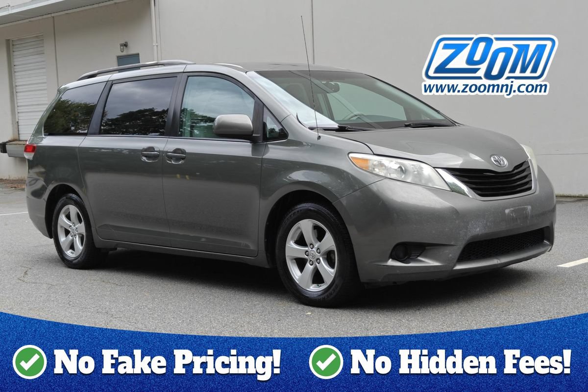 Used 2011 Toyota Sienna LE FWD image 1