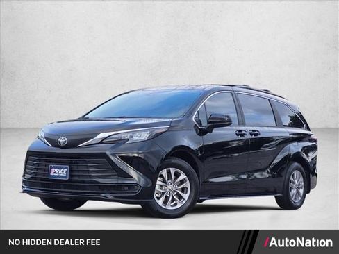 Used 2026 Toyota Sienna LE FWD image 1