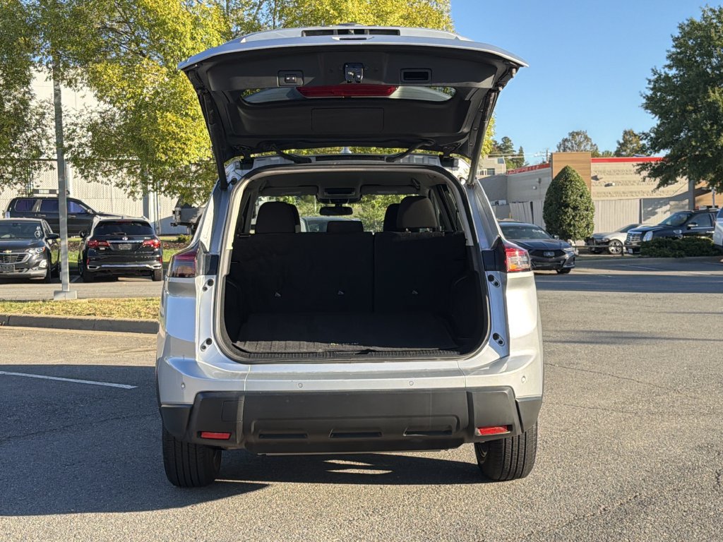 Used 2025 Nissan Rogue SV AWD/4WD image 14