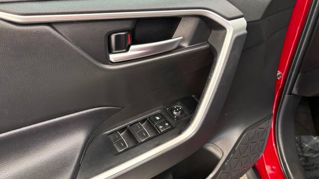 Used 2025 Toyota RAV4 XLE FWD image 15