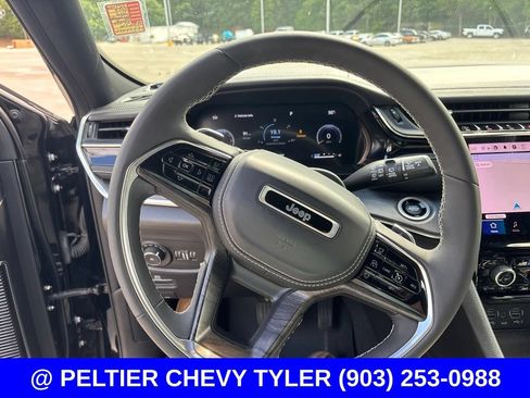 Used 2023 Jeep Grand Cherokee Overland w/ Luxury Tech Group IV AWD/4WD image 15