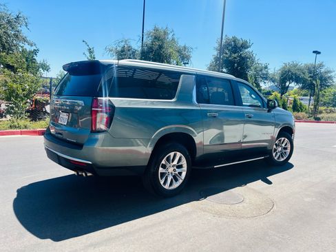 Used 2023 Chevrolet Suburban Premier AWD/4WD image 10