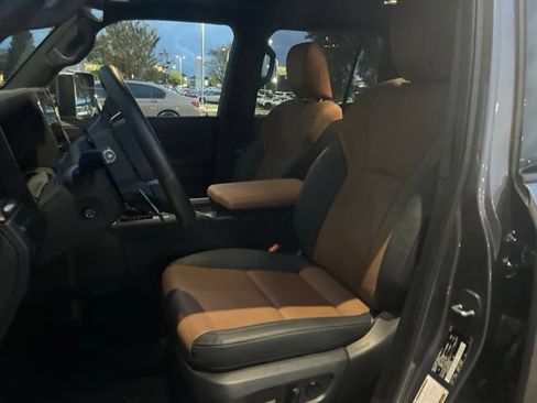 Used 2025 Lexus GX 550 w/ Accessory Package (2T) AWD/4WD image 6