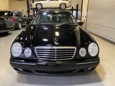 Used 2000 Mercedes-Benz E 320 Wagon image 5