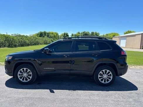Used 2022 Jeep Cherokee Latitude Lux w/ Sun & Sound Group AWD/4WD image 3