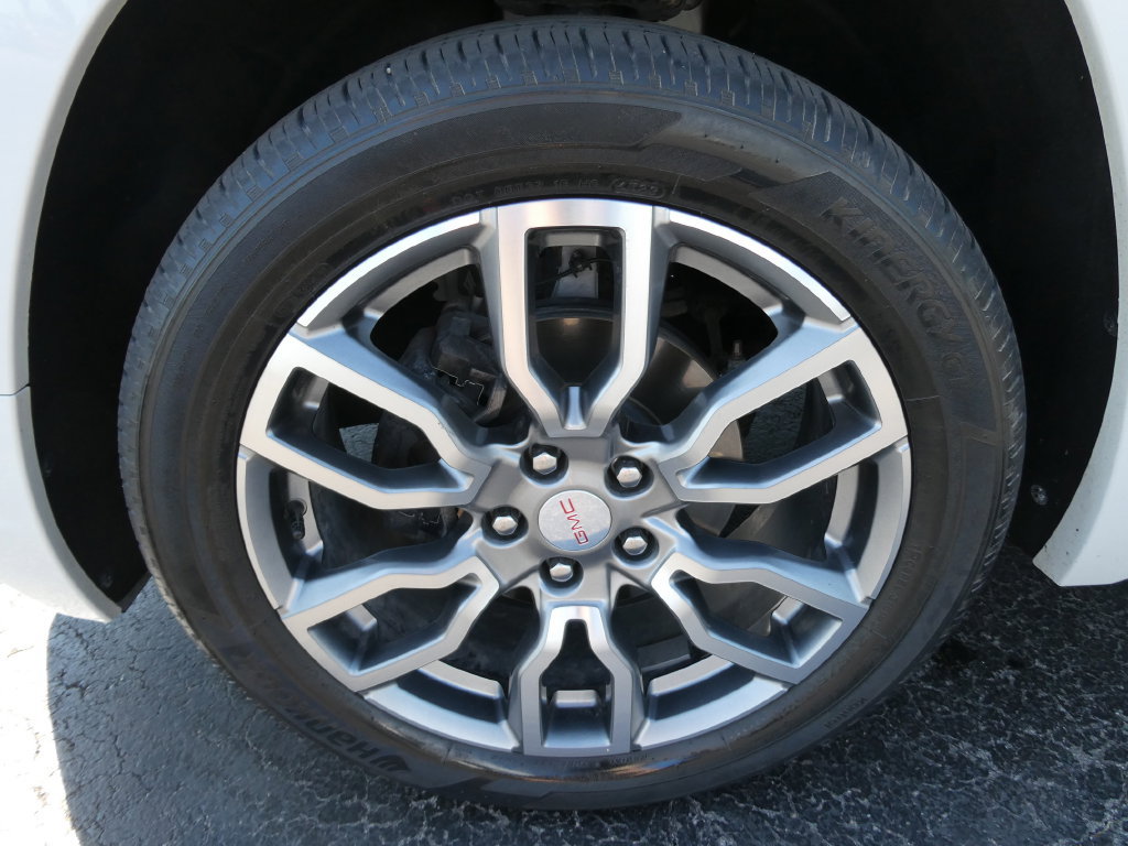Certified 2024 GMC Terrain Denali w/ Denali Premium Package AWD/4WD image 11
