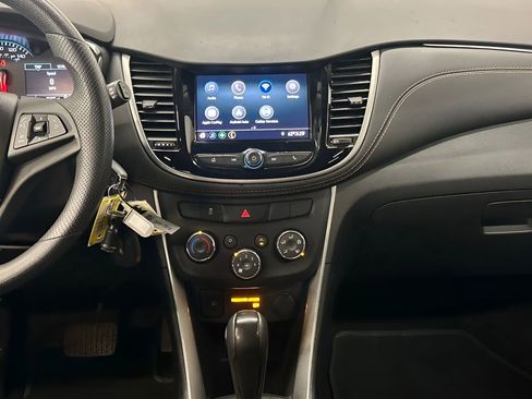 Certified 2022 Chevrolet Trax LS w/ Tint and Cruise Package image 27