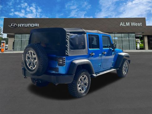 Used 2015 Jeep Wrangler Unlimited Rubicon w/ Max Tow Package image 5