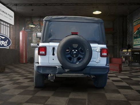 Used 2022 Jeep Wrangler Sport AWD/4WD image 5
