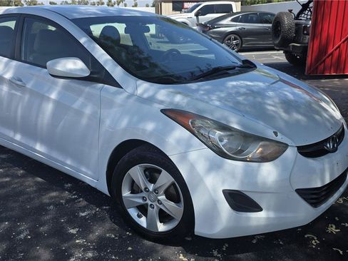 Used 2011 Hyundai Elantra GLS w/ Navigation Pkg 4 FWD image 3