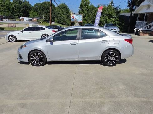 Used 2019 Toyota Corolla SE FWD image 2