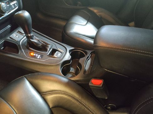 Used 2019 Jeep Cherokee Latitude Plus FWD image 26