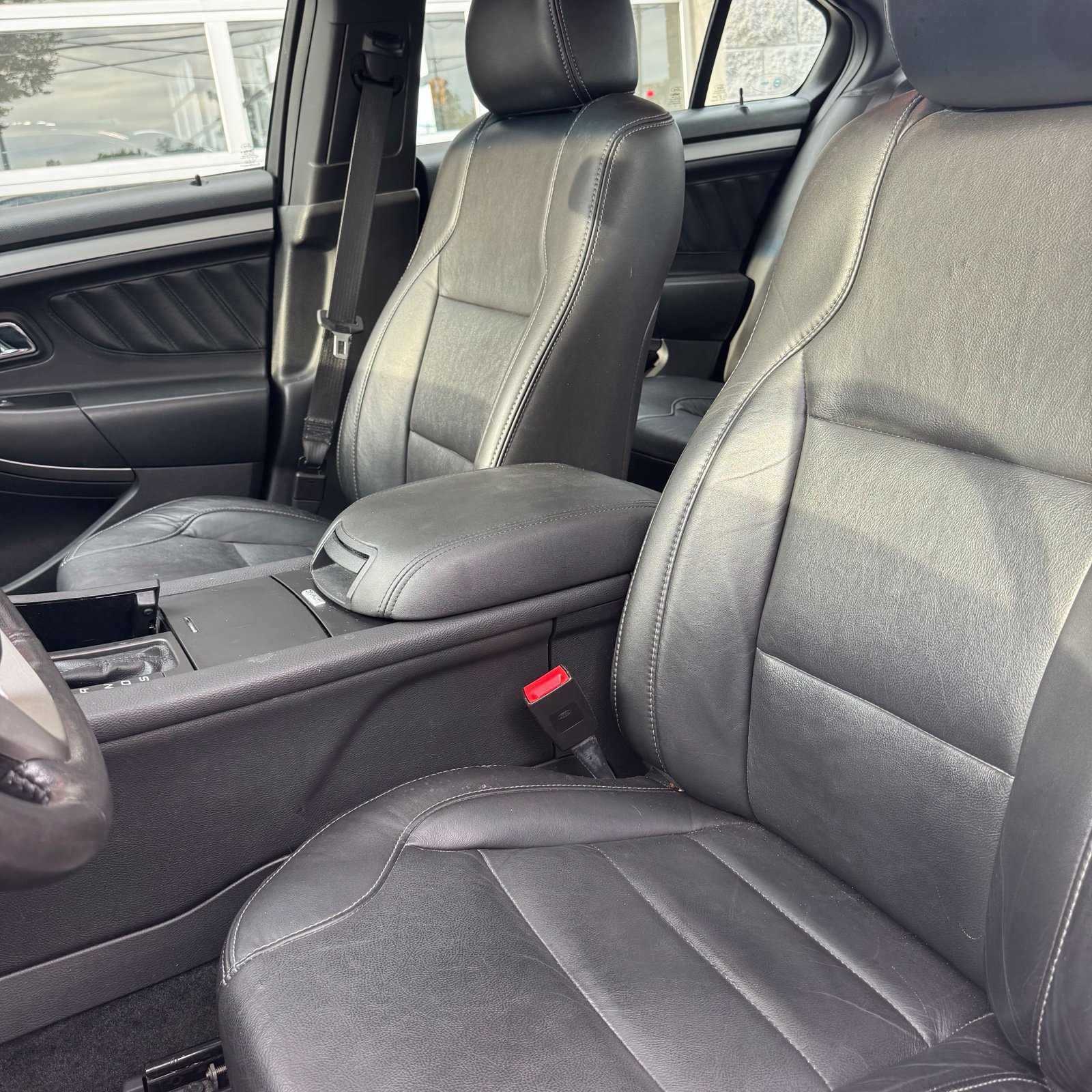 Used 2015 Ford Taurus SEL FWD image 9