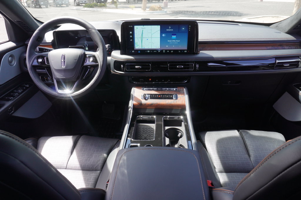 Used 2026 Lincoln Aviator Black Label w/ Jet Appearance Package AWD/4WD image 13