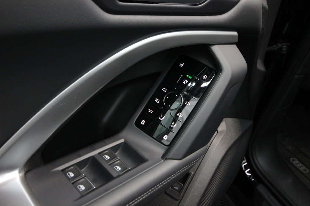 Used 2025 Audi Q5 Premium w/ Convenience Package AWD/4WD image 14