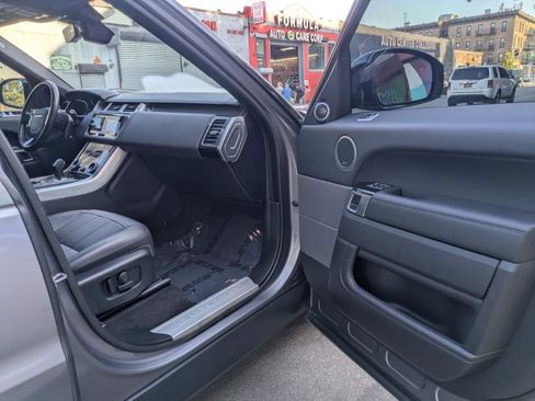 Used 2020 Land Rover Range Rover Sport HSE image 9