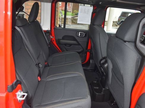 Used 2025 Jeep Wrangler Unlimited Sahara w/ Safety Group AWD/4WD image 25
