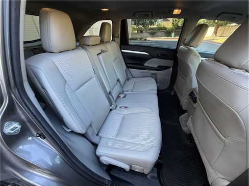 Used 2016 Toyota Highlander Plus AWD/4WD image 24