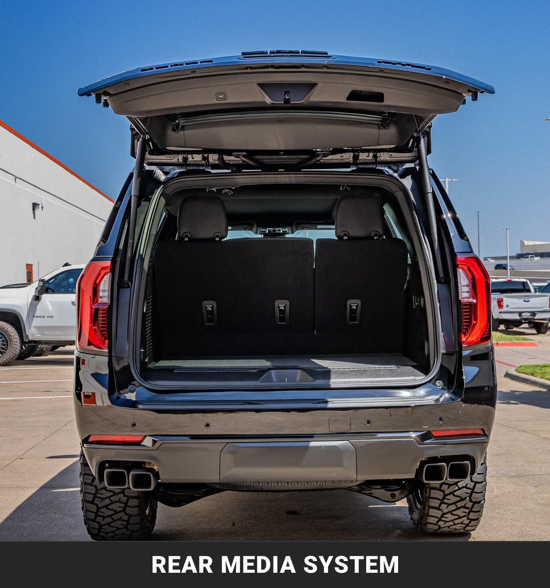 Used 2026 GMC Yukon AT4 w/ AT4 Premium Plus Package AWD/4WD image 9