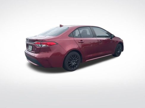 Used 2022 Toyota Corolla LE image 3