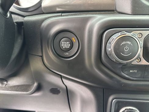 Used 2019 Jeep Wrangler Unlimited Sahara image 19