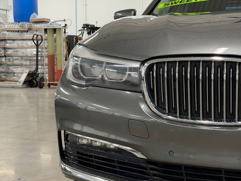 Used 2017 BMW 740i RWD image 11