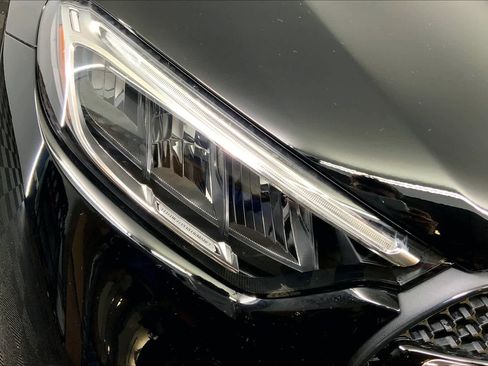 Used 2025 Mercedes-Benz GLC 300 4MATIC image 15