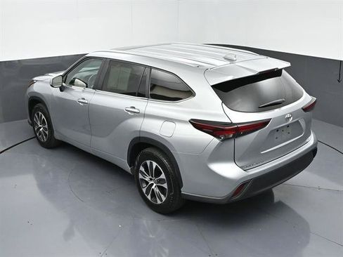 Certified 2025 Toyota Highlander XLE FWD image 43