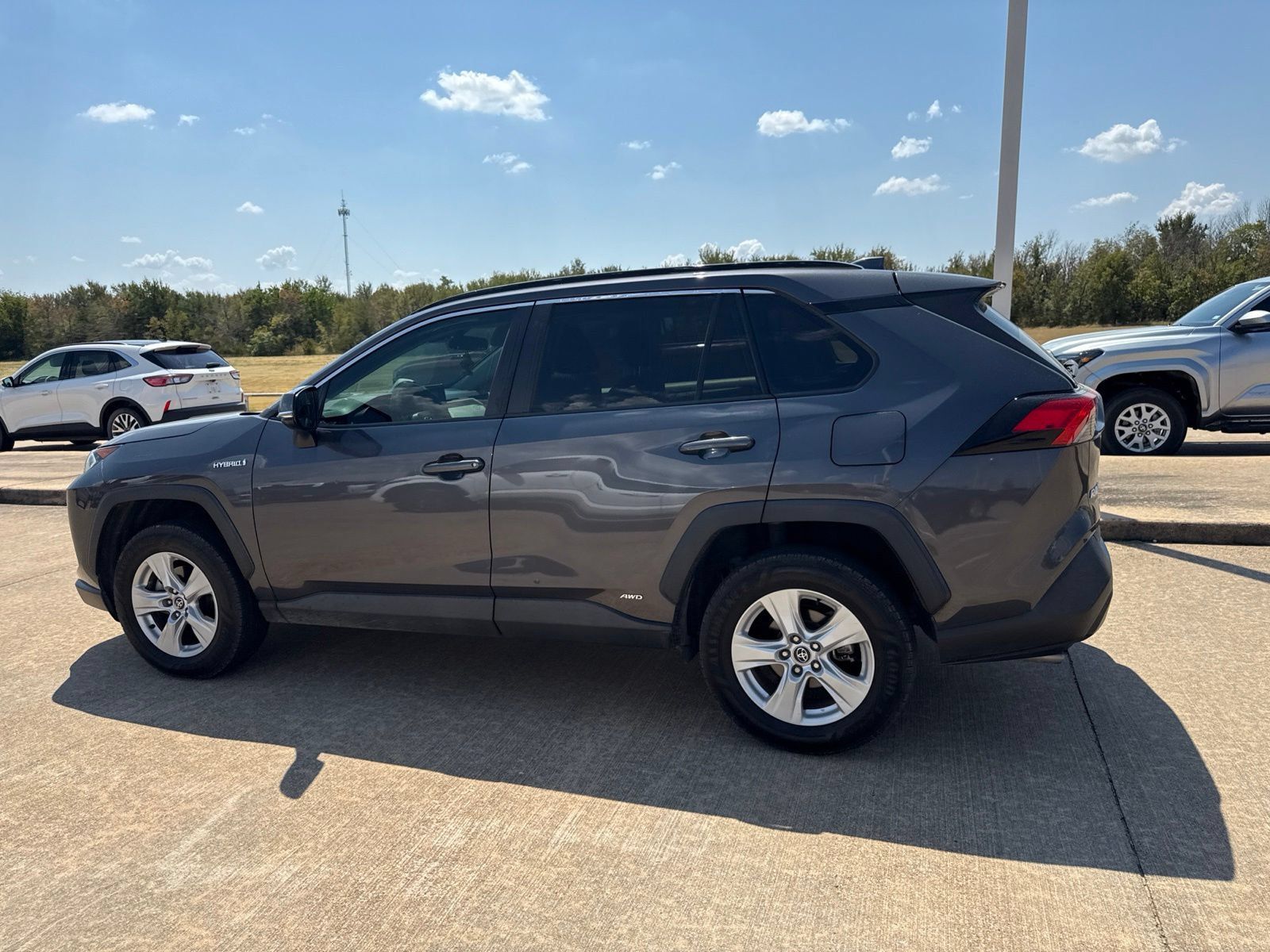 Used 2020 Toyota RAV4 XLE AWD/4WD image 6