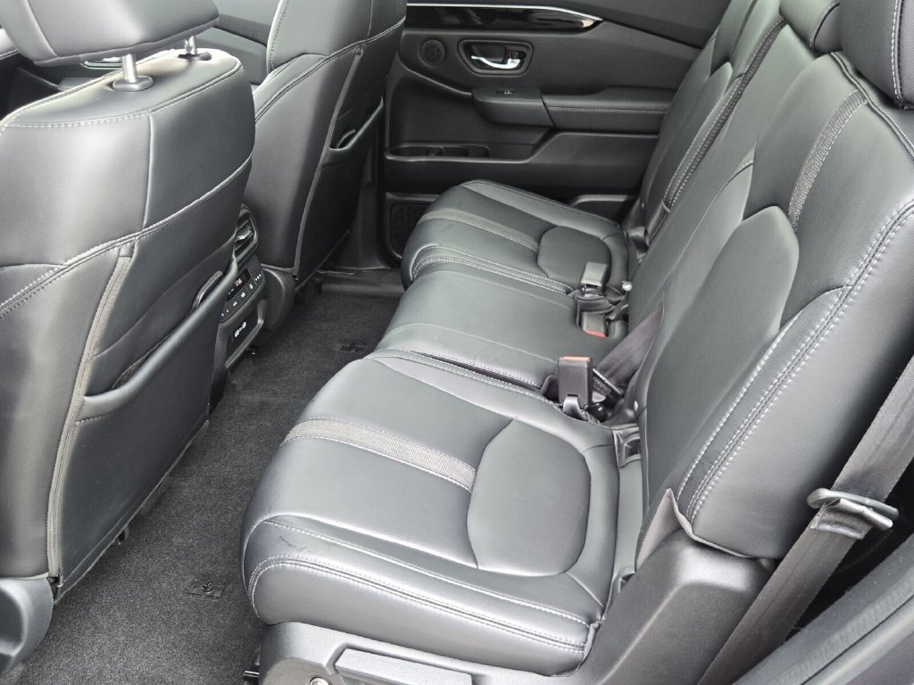 Used 2023 Honda Pilot Touring image 12