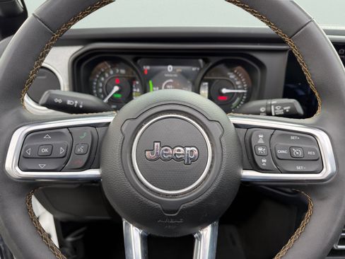 Used 2024 Jeep Wrangler Unlimited Sahara image 35