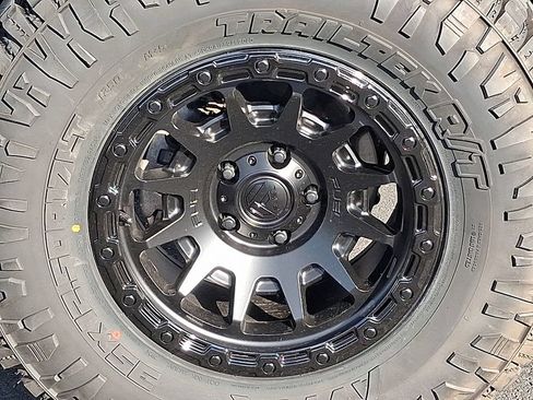 Used 2026 Jeep Gladiator Mojave AWD/4WD image 7