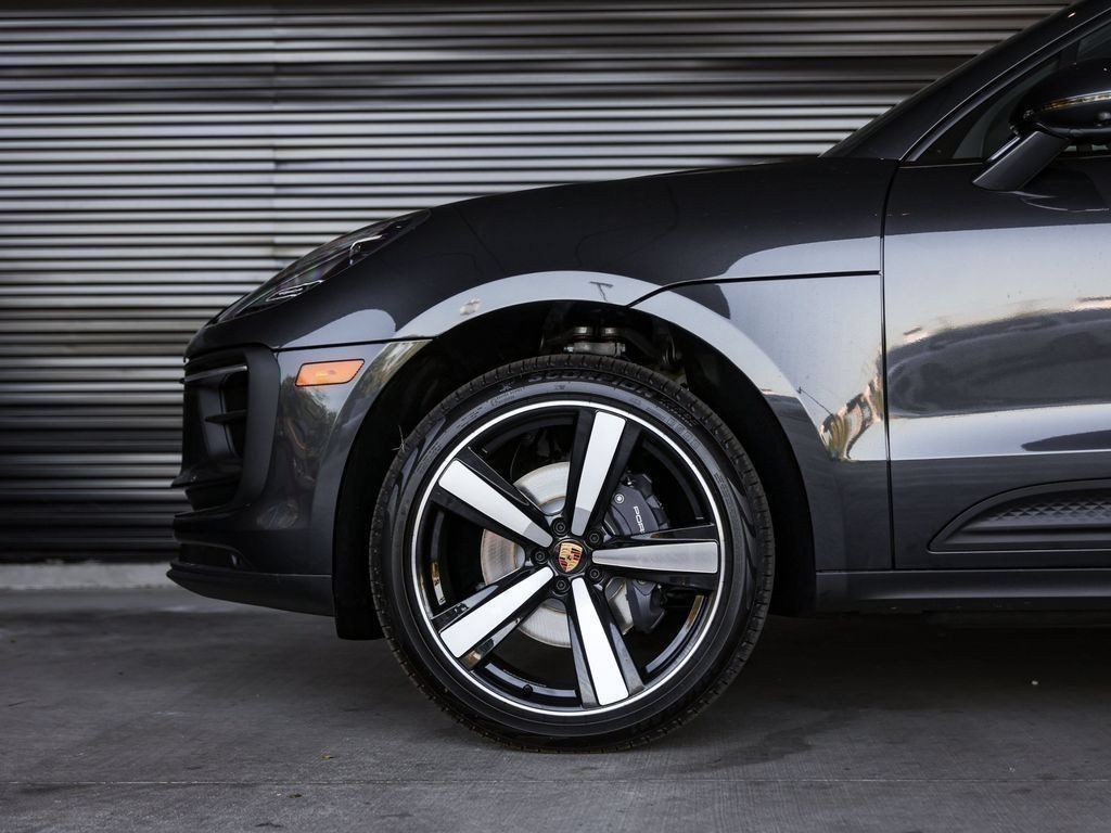 Certified 2026 Porsche Macan AWD/4WD image 13