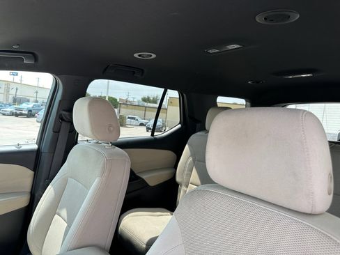 Used 2022 Chevrolet Traverse LS FWD image 13