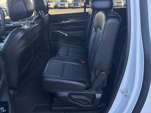 Used 2024 Jeep Wagoneer L Series II w/ Flexible Seating Group image 5