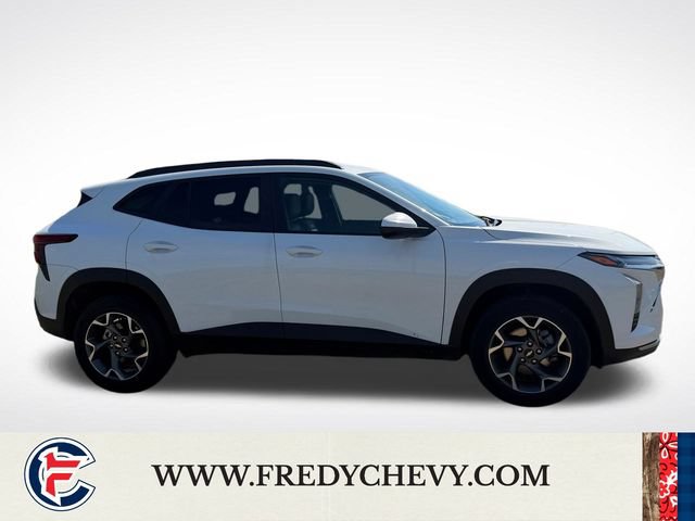 Used 2025 Chevrolet Trax LT FWD image 32