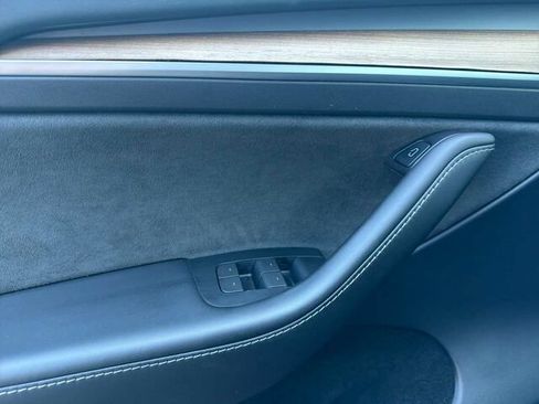 Used 2024 Tesla Model Y 2WD image 13
