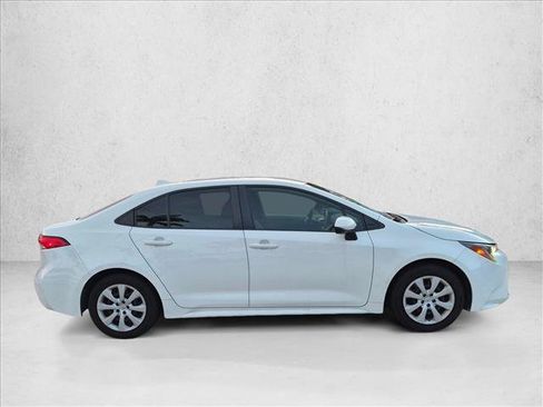 Certified 2022 Toyota Corolla LE FWD image 4