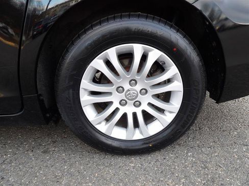 Used 2017 Toyota Sienna XLE image 33